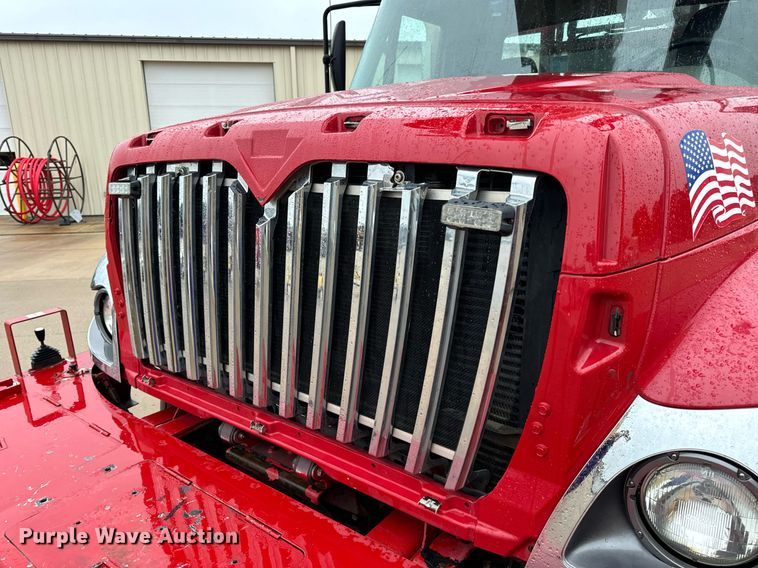 image for item EH7020 2010 International 7500 digger derrick truck