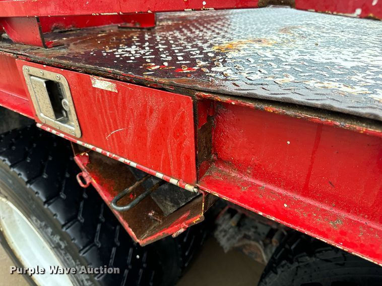 image for item EH7020 2010 International 7500 digger derrick truck