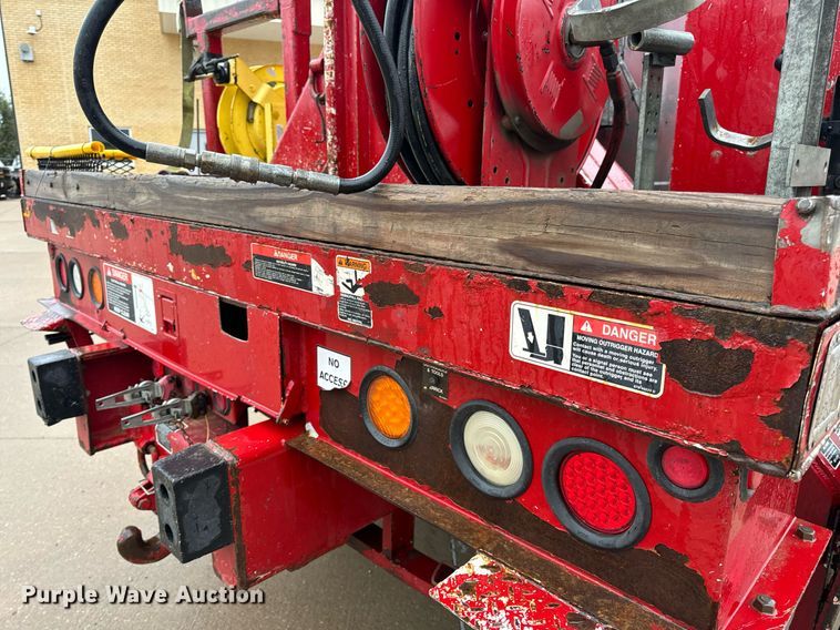 image for item EH7020 2010 International 7500 digger derrick truck