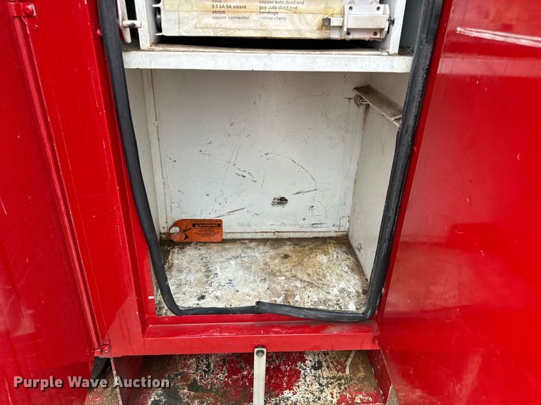 image for item EH7020 2010 International 7500 digger derrick truck