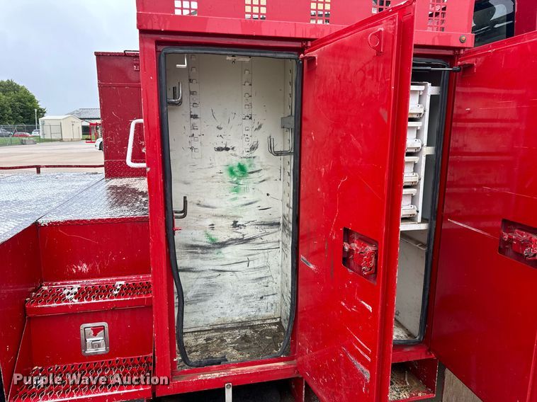 image for item EH7020 2010 International 7500 digger derrick truck