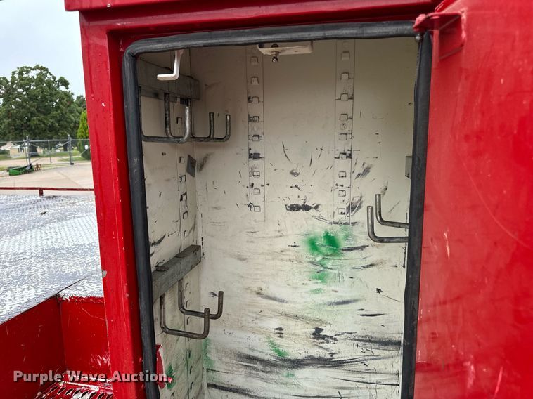 image for item EH7020 2010 International 7500 digger derrick truck