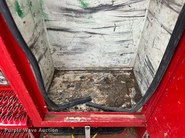 image for item EH7020 2010 International 7500 digger derrick truck