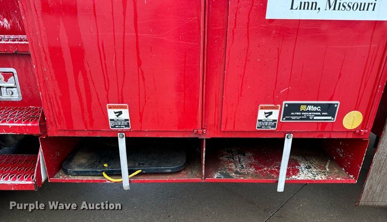 image for item EH7020 2010 International 7500 digger derrick truck