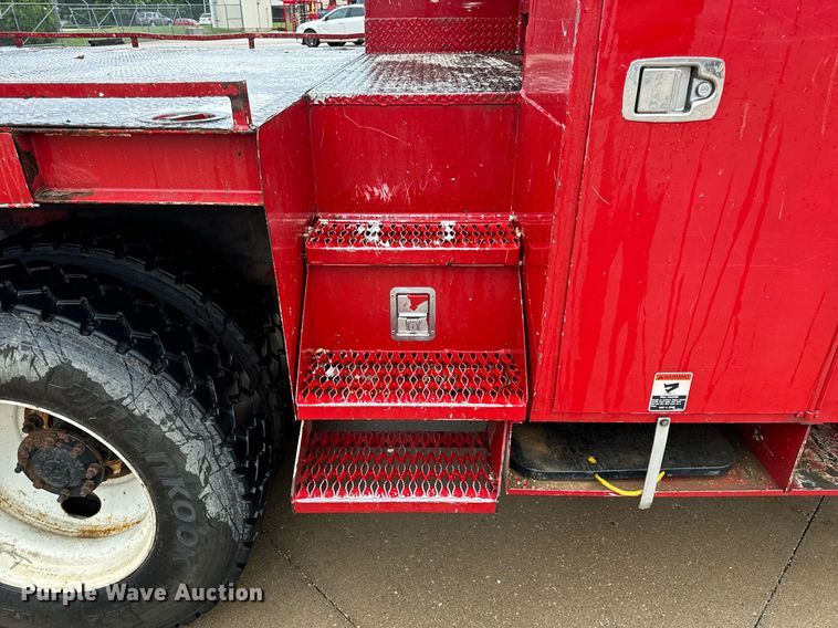 image for item EH7020 2010 International 7500 digger derrick truck