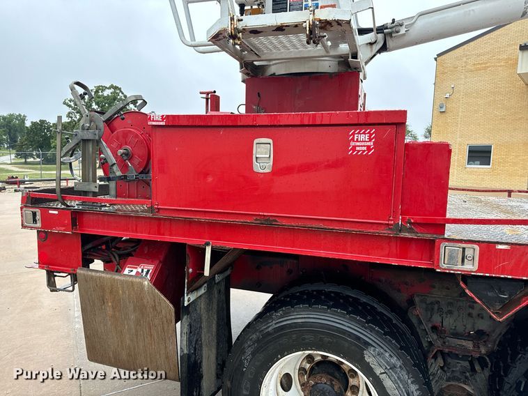 image for item EH7020 2010 International 7500 digger derrick truck