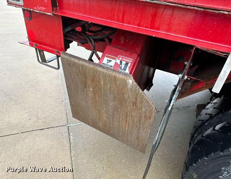 image for item EH7020 2010 International 7500 digger derrick truck