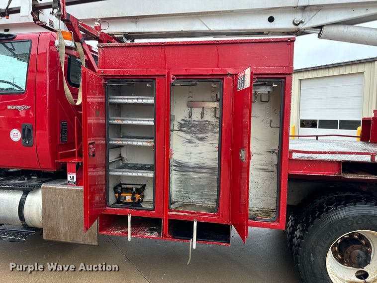 image for item EH7020 2010 International 7500 digger derrick truck