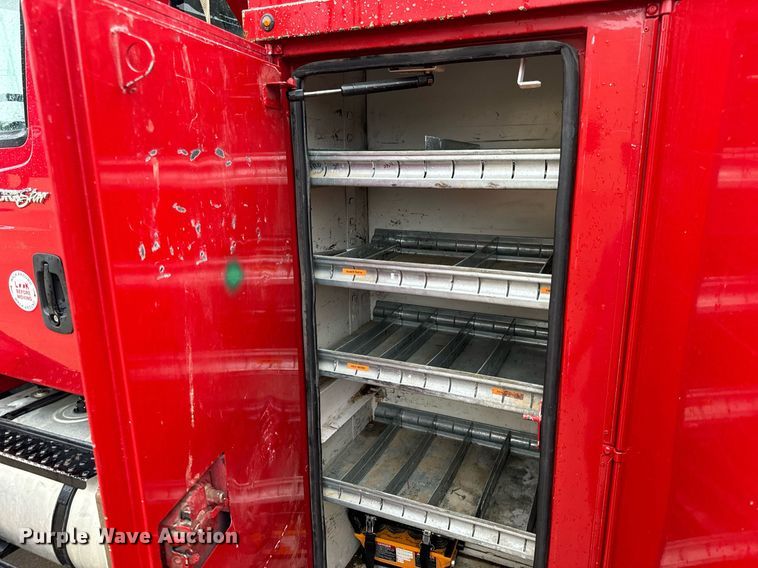 image for item EH7020 2010 International 7500 digger derrick truck