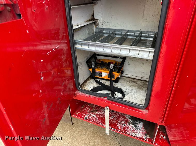 image for item EH7020 2010 International 7500 digger derrick truck