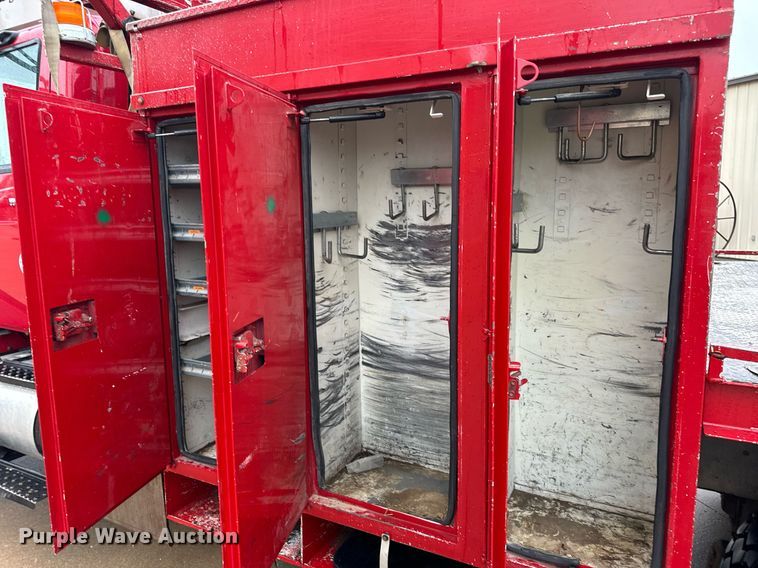 image for item EH7020 2010 International 7500 digger derrick truck