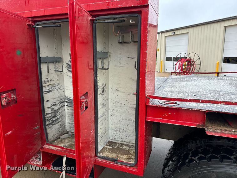 image for item EH7020 2010 International 7500 digger derrick truck