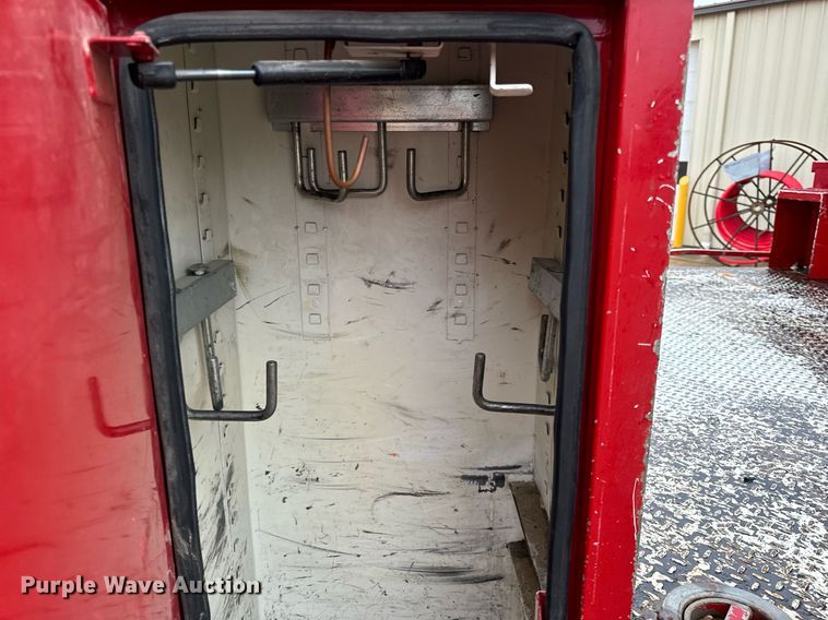 image for item EH7020 2010 International 7500 digger derrick truck