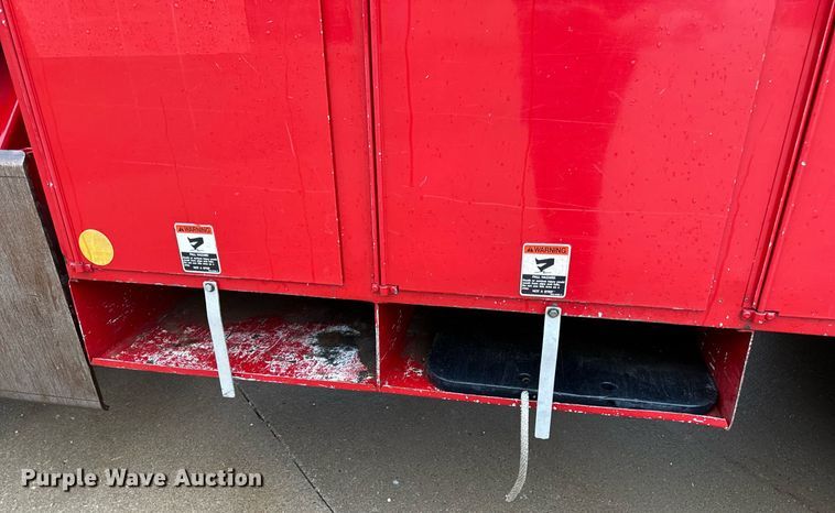 image for item EH7020 2010 International 7500 digger derrick truck