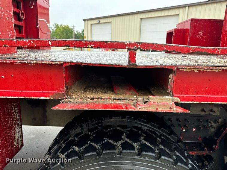 image for item EH7020 2010 International 7500 digger derrick truck