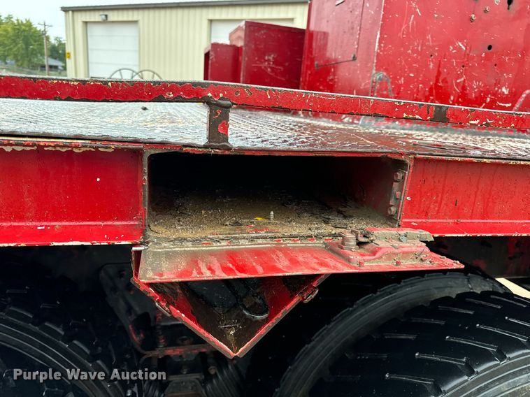 image for item EH7020 2010 International 7500 digger derrick truck