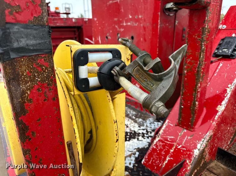 image for item EH7020 2010 International 7500 digger derrick truck