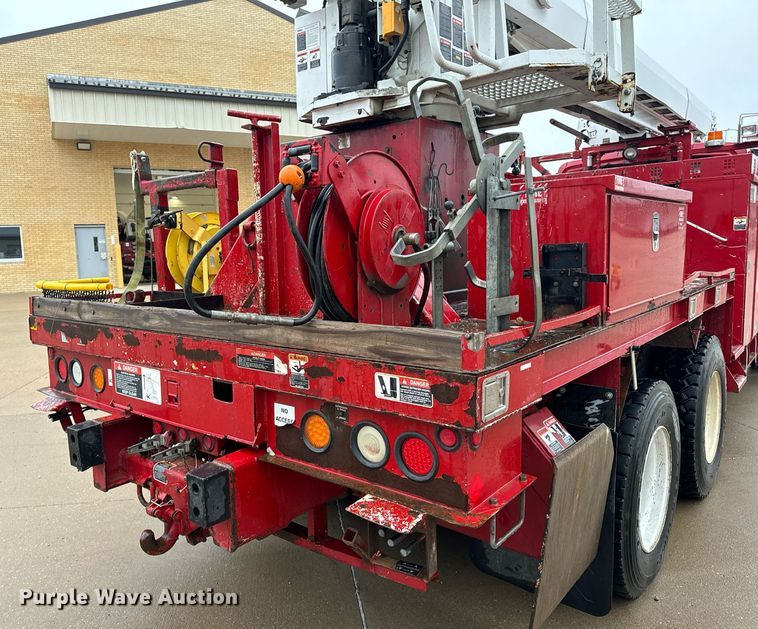 image for item EH7020 2010 International 7500 digger derrick truck