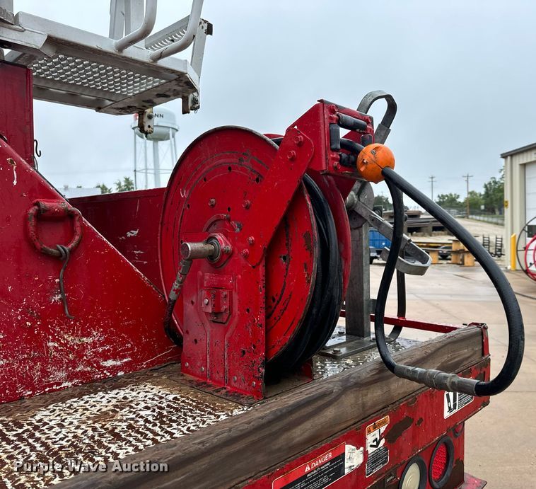 image for item EH7020 2010 International 7500 digger derrick truck