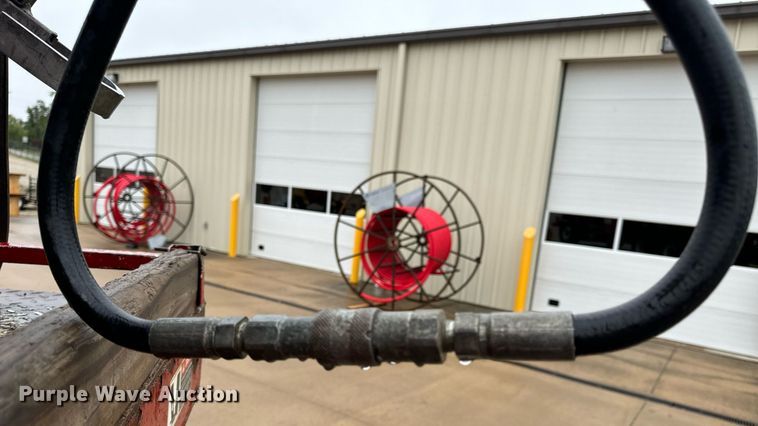 image for item EH7020 2010 International 7500 digger derrick truck