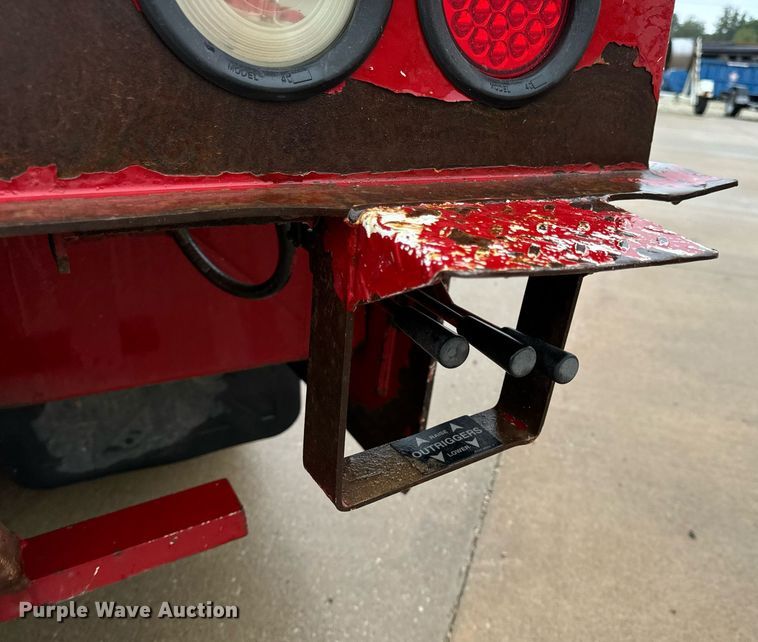 image for item EH7020 2010 International 7500 digger derrick truck