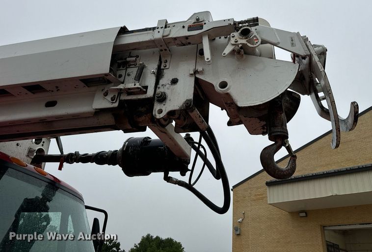 image for item EH7020 2010 International 7500 digger derrick truck