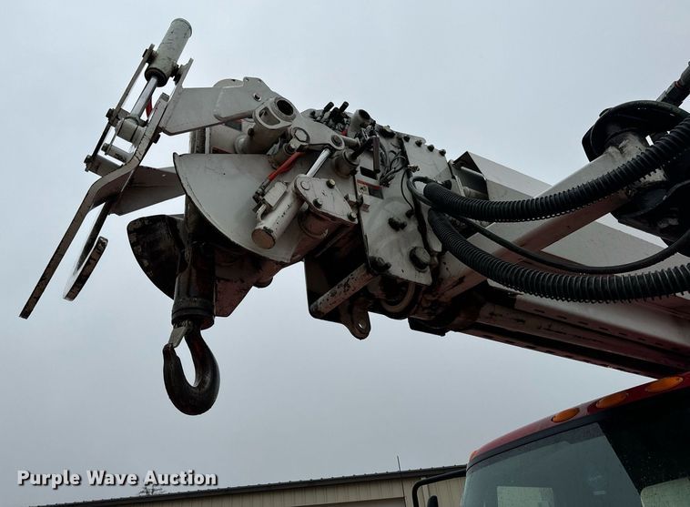 image for item EH7020 2010 International 7500 digger derrick truck