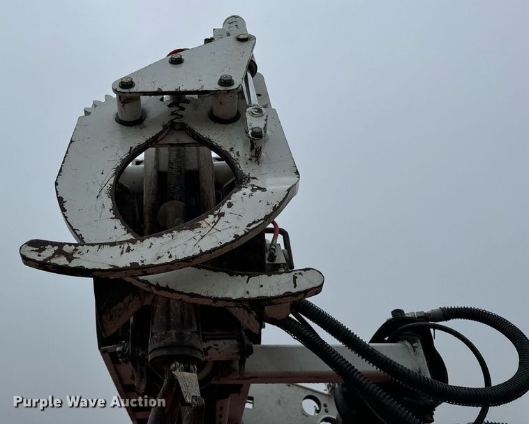 image for item EH7020 2010 International 7500 digger derrick truck