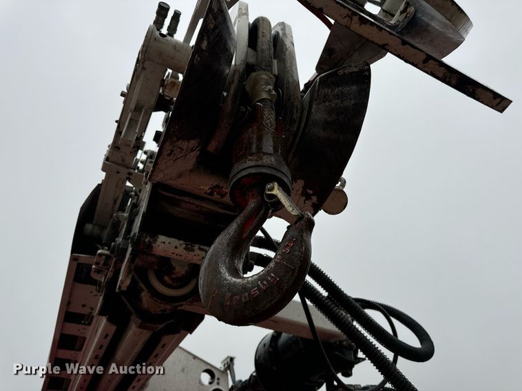 image for item EH7020 2010 International 7500 digger derrick truck