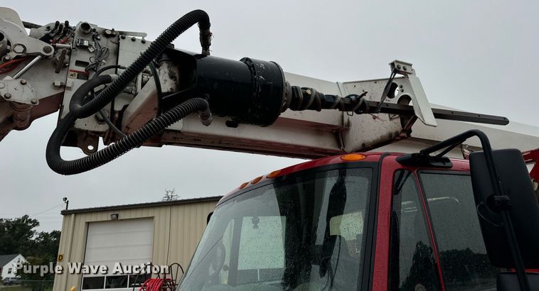 image for item EH7020 2010 International 7500 digger derrick truck