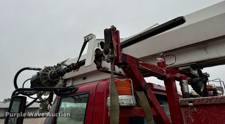 image for item EH7020 2010 International 7500 digger derrick truck