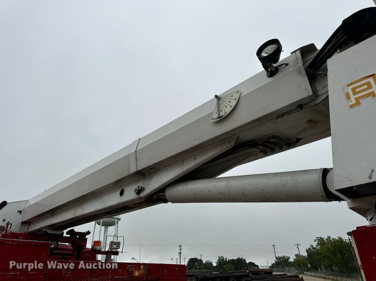 image for item EH7020 2010 International 7500 digger derrick truck