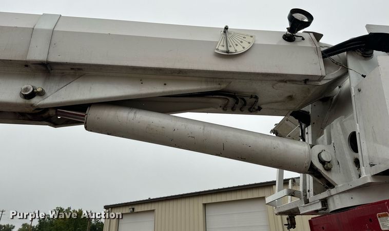 image for item EH7020 2010 International 7500 digger derrick truck