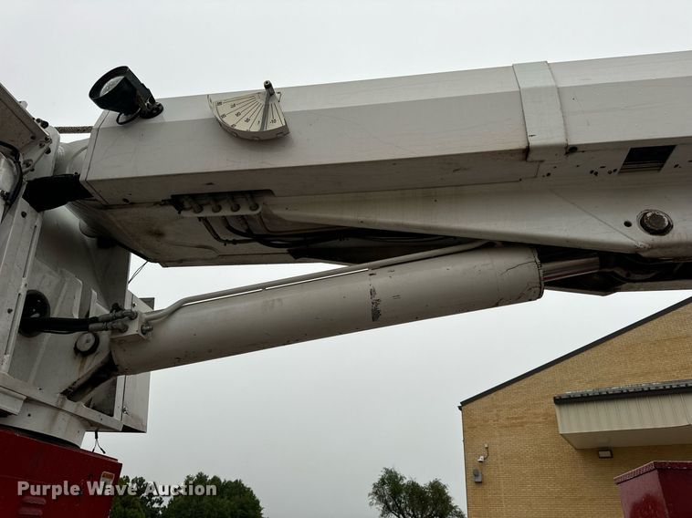 image for item EH7020 2010 International 7500 digger derrick truck