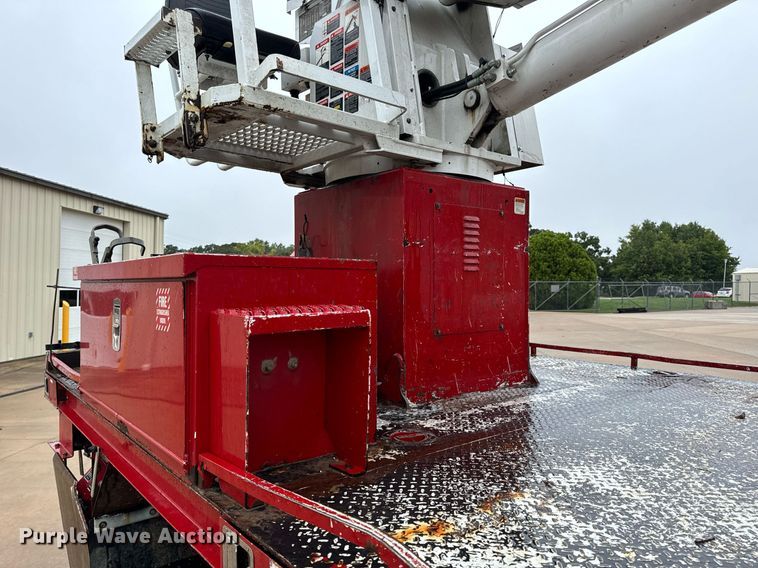 image for item EH7020 2010 International 7500 digger derrick truck