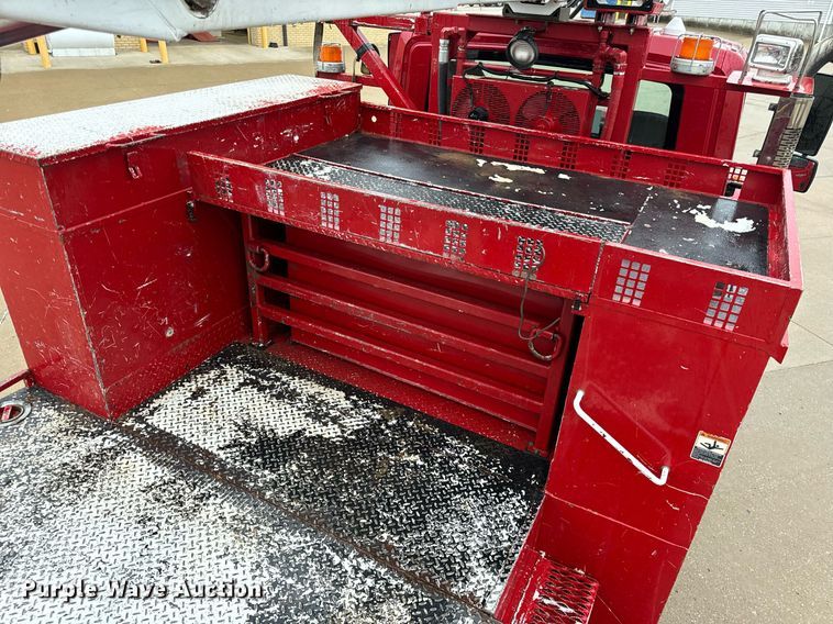 image for item EH7020 2010 International 7500 digger derrick truck