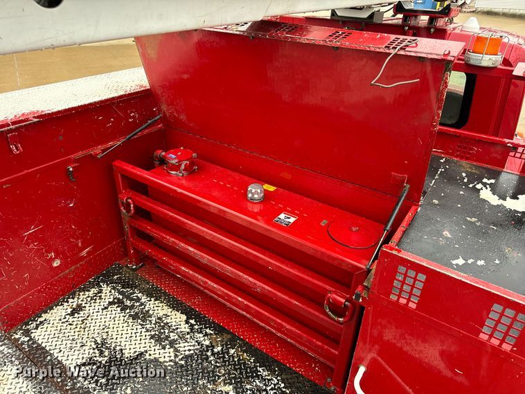 image for item EH7020 2010 International 7500 digger derrick truck