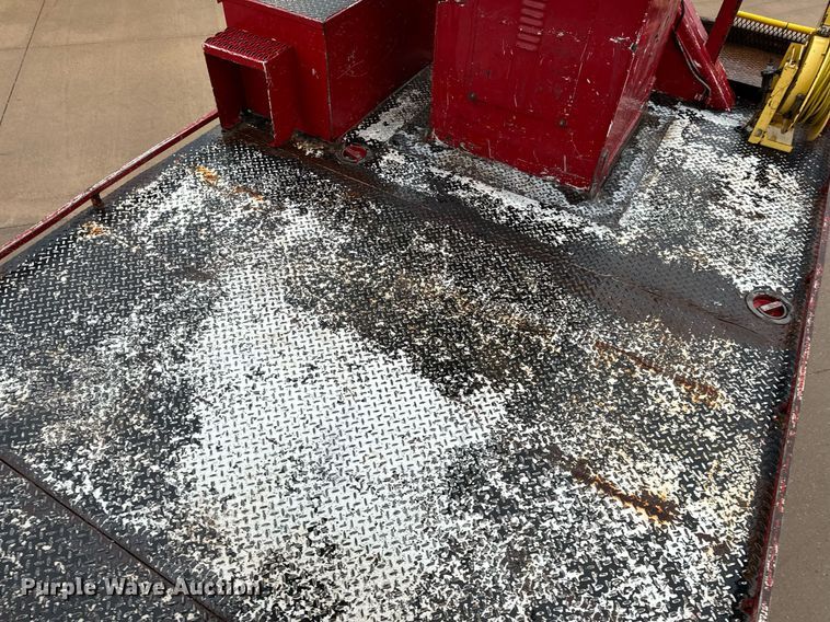 image for item EH7020 2010 International 7500 digger derrick truck