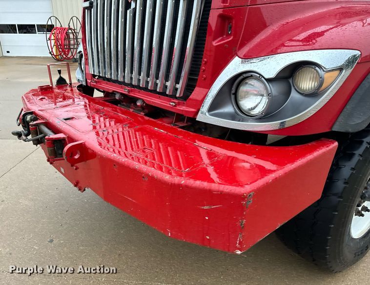 image for item EH7020 2010 International 7500 digger derrick truck