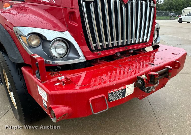 image for item EH7020 2010 International 7500 digger derrick truck