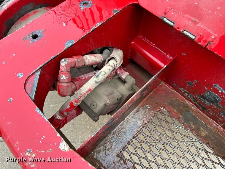 image for item EH7020 2010 International 7500 digger derrick truck