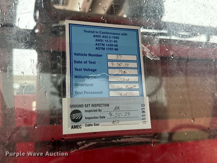 image for item EH7020 2010 International 7500 digger derrick truck