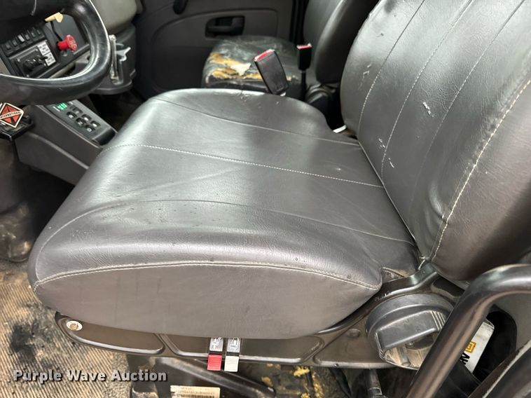 image for item EH7020 2010 International 7500 digger derrick truck