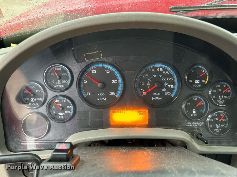 image for item EH7020 2010 International 7500 digger derrick truck