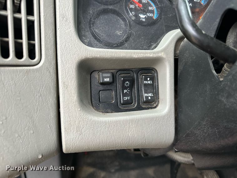 image for item EH7020 2010 International 7500 digger derrick truck