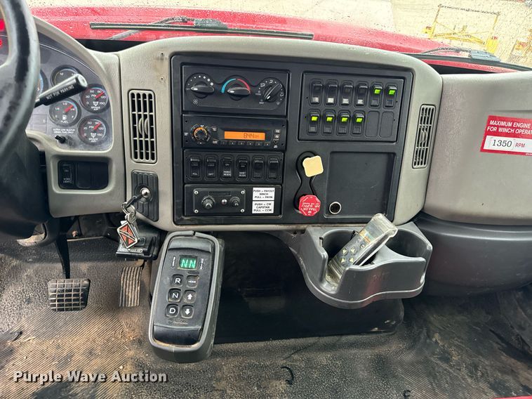 image for item EH7020 2010 International 7500 digger derrick truck