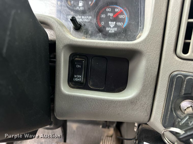 image for item EH7020 2010 International 7500 digger derrick truck