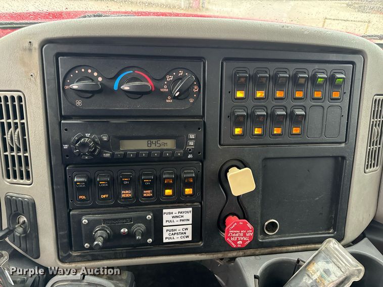 image for item EH7020 2010 International 7500 digger derrick truck