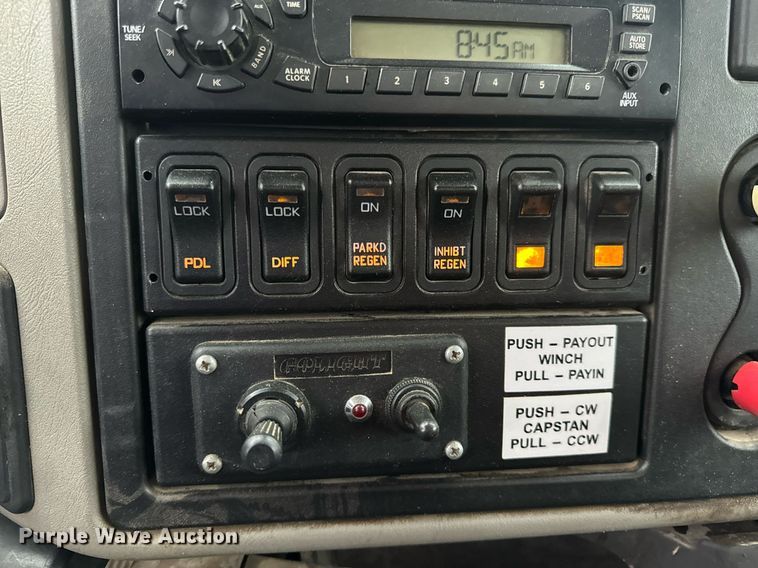 image for item EH7020 2010 International 7500 digger derrick truck