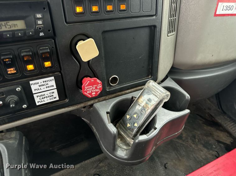 image for item EH7020 2010 International 7500 digger derrick truck